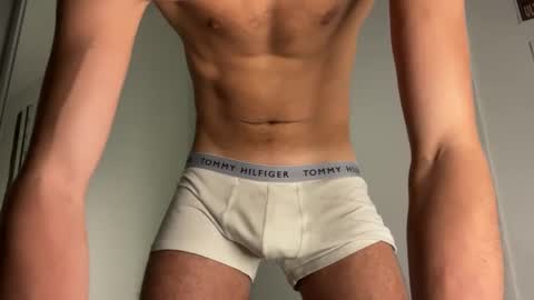 Snapshot of loves_leo chatting on April 2026 04:50:02 AM Leo Loves online show from April 2026 04:50:02 AM