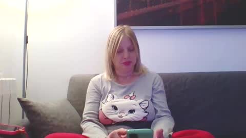 Snapshot of lovestar544963 chatting on December 2024 10:52:02 PM Marlyn online show from December 2024 10:52:02 PM