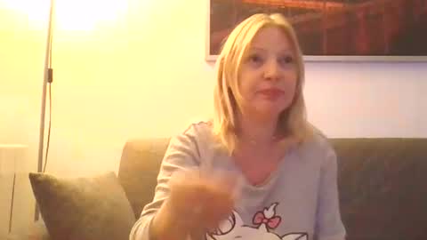 Snapshot of lovestar544963 chatting on December 2024 09:28:01 PM Marlyn online show from December 2024 09:28:01 PM