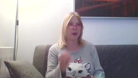 Snapshot of lovestar544963 chatting on January 2025 08:43:01 PM Marlyn online show from January 2025 08:43:01 PM