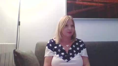 Snapshot of lovestar544963 chatting on January 2025 09:40:01 PM Marlyn online show from January 2025 09:40:01 PM