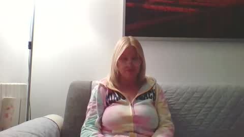 Snapshot of lovestar544963 chatting on April 2026 11:03:01 PM Marlyn online show from April 2026 11:03:01 PM