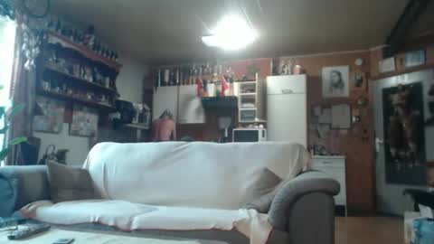 Snapshot of lovetobenaked10 chatting on April 2026 02:09:01 PM aaron online show from April 2026 02:09:01 PM