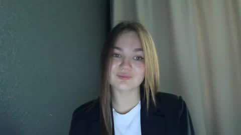 Snapshot of loviesimone chatting on October 2025 08:12:01 AM loviesimone online show from October 2025 08:12:01 AM