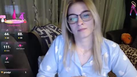 Antonia online show from March 2026 07:42:01 PM