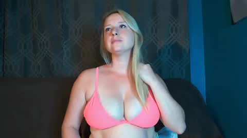 Snapshot of lovingsummer chatting on July 2026 02:10:01 AM Summer online show from July 2026 02:10:01 AM