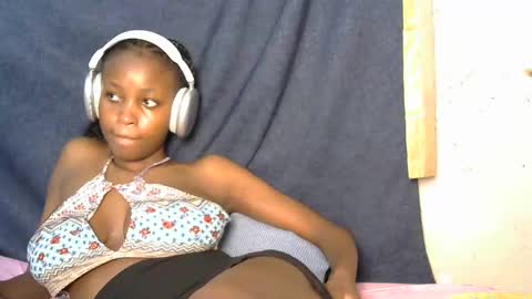 lovly_lastborn online show from October 2025 08:37:01 AM