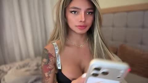 Snapshot of lowla_19 chatting on April 2026 06:54:02 PM Candice online show from April 2026 06:54:02 PM