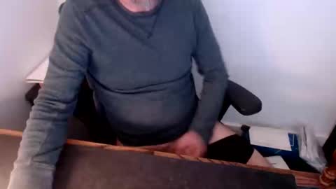 Snapshot of lreed090 chatting on April 2026 03:25:02 PM lreed090 online show from April 2026 03:25:02 PM