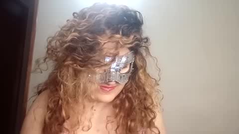 Snapshot of luanapowerful chatting on September 2025 02:37:01 AM luanapowerful online show from September 2025 02:37:01 AM