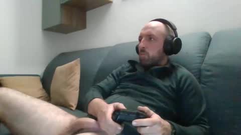 Luca online show from November 2025 07:57:02 PM