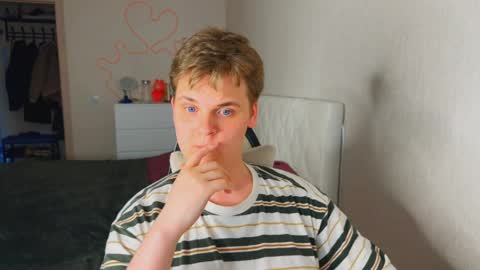 Snapshot of lucas_dany chatting on April 2026 01:20:01 PM Lucas Gill online show from April 2026 01:20:01 PM