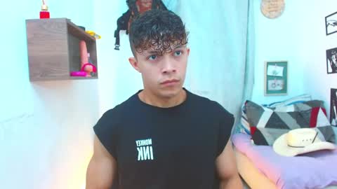 Lucas Luxx online show from September 2025 12:51:01 PM