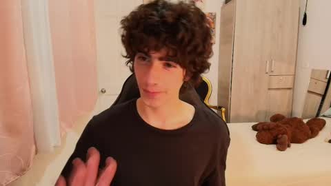 Snapshot of lucas_xo chatting on October 2025 07:16:01 AM lucas_xo online show from October 2025 07:16:01 AM