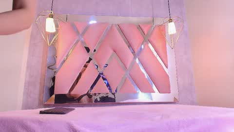 Snapshot of luci_lane_ chatting on April 2026 03:20:02 AM Luci online show from April 2026 03:20:02 AM