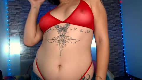 Snapshot of lucia_amores chatting on December 2024 01:36:02 AM Luci online show from December 2024 01:36:02 AM