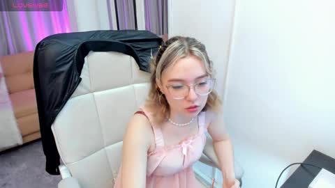 Snapshot of lucia_copper chatting on October 2025 12:14:02 PM lucia_copper online show from October 2025 12:14:02 PM