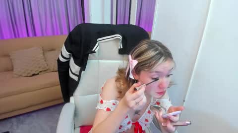 Snapshot of lucia_copper chatting on November 2025 12:33:01 PM lucia_copper online show from November 2025 12:33:01 PM