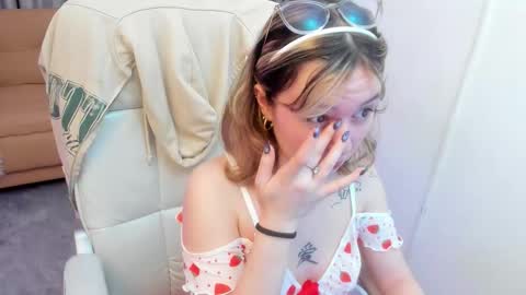 Snapshot of lucia_copper chatting on December 2025 11:52:01 AM lucia_copper online show from December 2025 11:52:01 AM