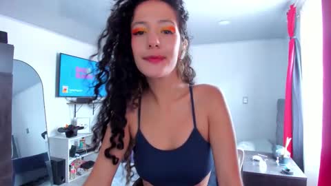 Snapshot of lucia_fuster chatting on November 2025 03:57:01 PM Lucia online show from November 2025 03:57:01 PM