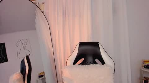 Lucia online show from January 2025 08:41:01 PM