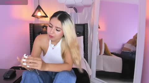 Lucia online show from June 2026 07:15:02 PM