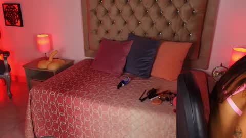 Lucia online show from December 2025 12:36:02 PM