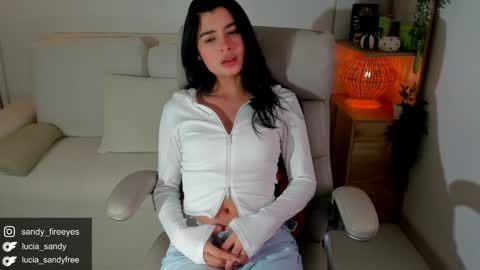 Snapshot of lucia_sandy chatting on October 2025 10:53:02 PM Lu   Intagramsandy fireeyes online show from October 2025 10:53:02 PM