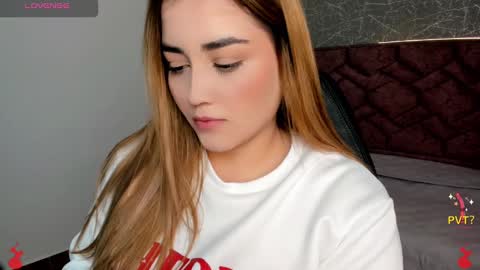 Snapshot of lucia_star_ chatting on January 2025 11:45:02 AM lucia star  online show from January 2025 11:45:02 AM