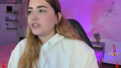 Snapshot of lucia_star_ chatting on February 2025 05:58:01 AM lucia star  online show from February 2025 05:58:01 AM