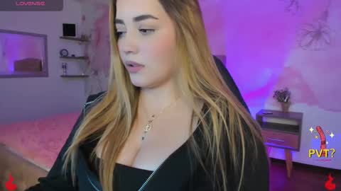 Snapshot of lucia_star_ chatting on February 2025 02:09:02 AM lucia star  online show from February 2025 02:09:02 AM