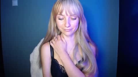 Lucy online show from September 2025 07:39:02 PM