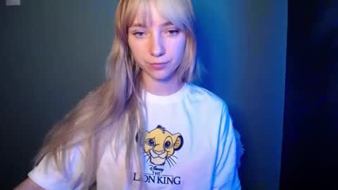 Lucy online show from November 2025 09:03:02 PM