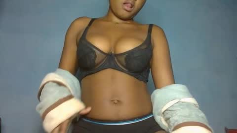 luciana012 online show from October 2025 06:42:02 PM
