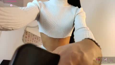 Snapshot of luciana_glow chatting on April 2026 03:00:01 AM luciana_glow online show from April 2026 03:00:01 AM