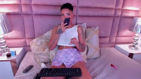  lucia wallace  online show from February 2025 01:31:01 AM