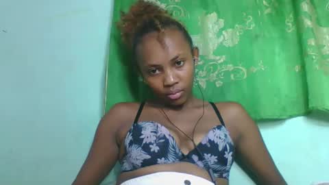 Snapshot of lucie196645 chatting on May 2026 04:04:02 PM lucie196645 online show from May 2026 04:04:02 PM