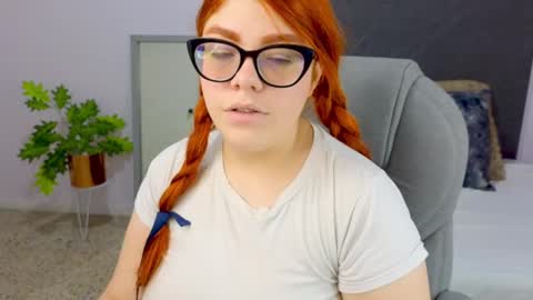 Lucie   online show from December 2024 08:00:01 PM