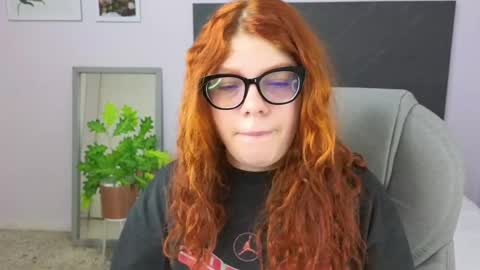 Lucie   online show from January 2025 07:38:02 PM