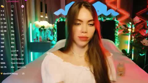 MimiFors online show from September 2025 06:10:02 PM