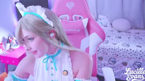 Snapshot of lucille_evans chatting on April 2026 01:14:01 AM Lucy UwU online show from April 2026 01:14:01 AM