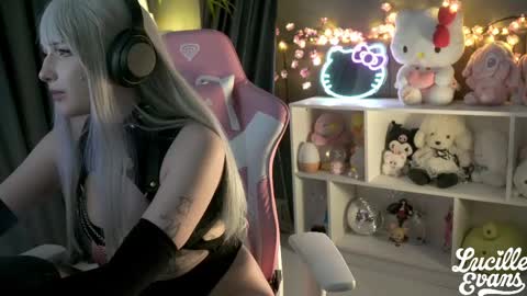 Snapshot of lucille_evans chatting on April 2026 12:13:02 AM Lucy UwU online show from April 2026 12:13:02 AM