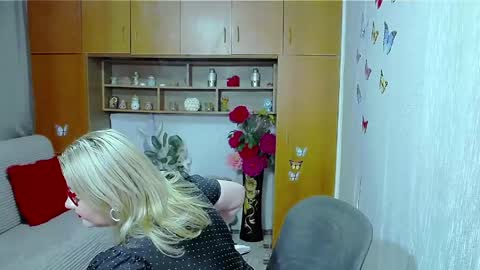 Snapshot of lucillefenlys chatting on April 2026 05:52:02 PM Lucille Fenly online show from April 2026 05:52:02 PM