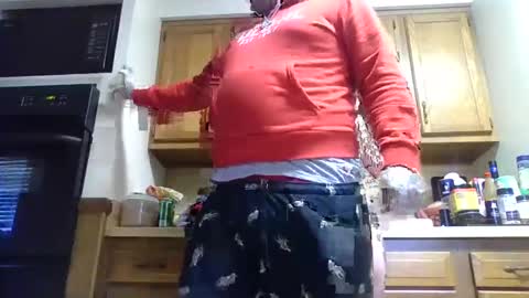 Snapshot of luckmoneylove1012 chatting on December 2024 05:48:01 PM prettybaby1012 online show from December 2024 05:48:01 PM