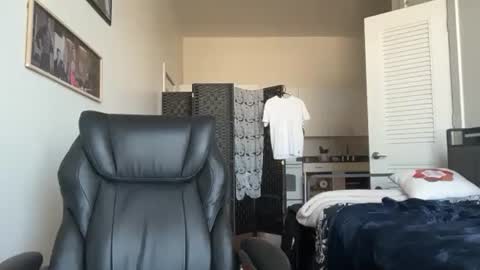 Snapshot of lucky_bme chatting on April 2026 02:33:01 PM lucky_bme online show from April 2026 02:33:01 PM