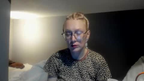 lucky_licky20 online show from February 2026 06:26:01 PM