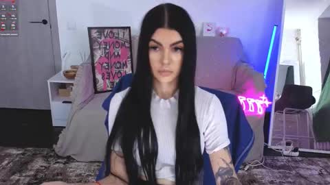 Monika online show from November 2025 02:27:01 PM