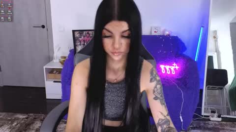 Monika online show from November 2025 09:33:01 AM