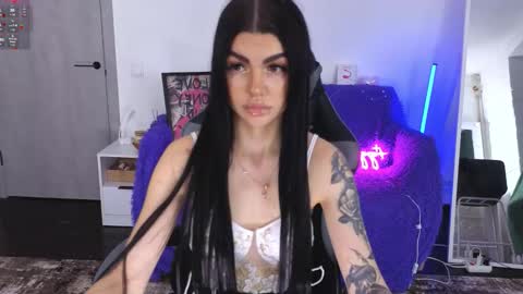 Monika online show from November 2025 02:31:02 PM