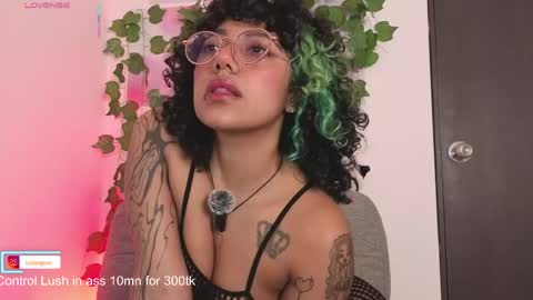 Snapshot of luckyswagson chatting on April 2026 01:25:01 AM Luanis online show from April 2026 01:25:01 AM